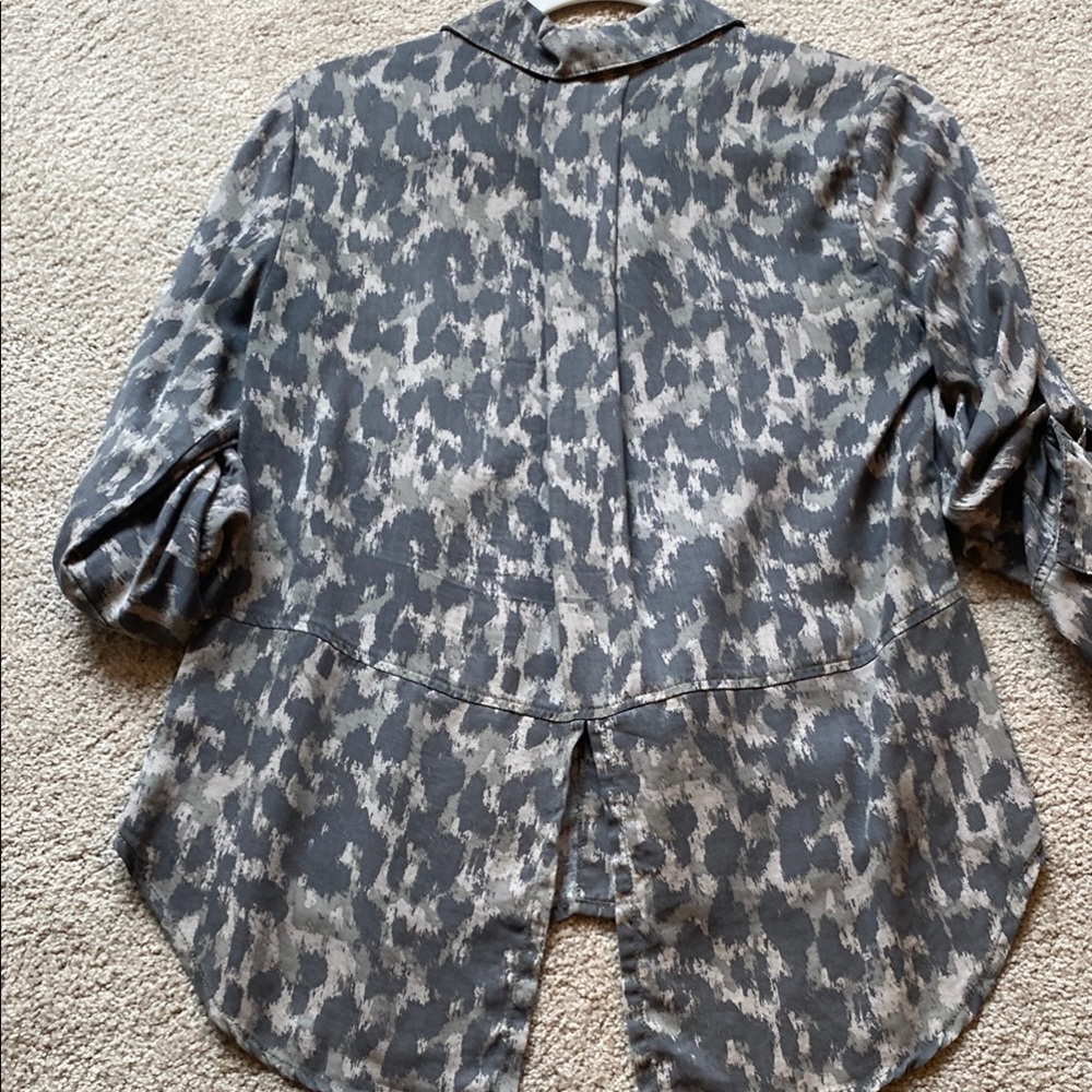 Gray Patterned Button-Up Shirt - Picture 5 of 5